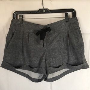Lululemon Spring Break Away shorts size 10 EUC